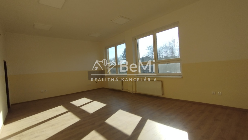 Kancelársky/prevádzkový priestor na prenájom-Lučenec