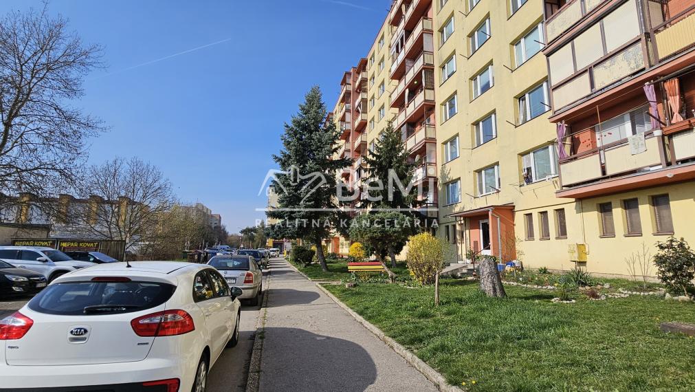 2-IZBOVÝ BYT S BALKÓNOM NA UL.BODONA V RIMAVSKEJ SOBOTE