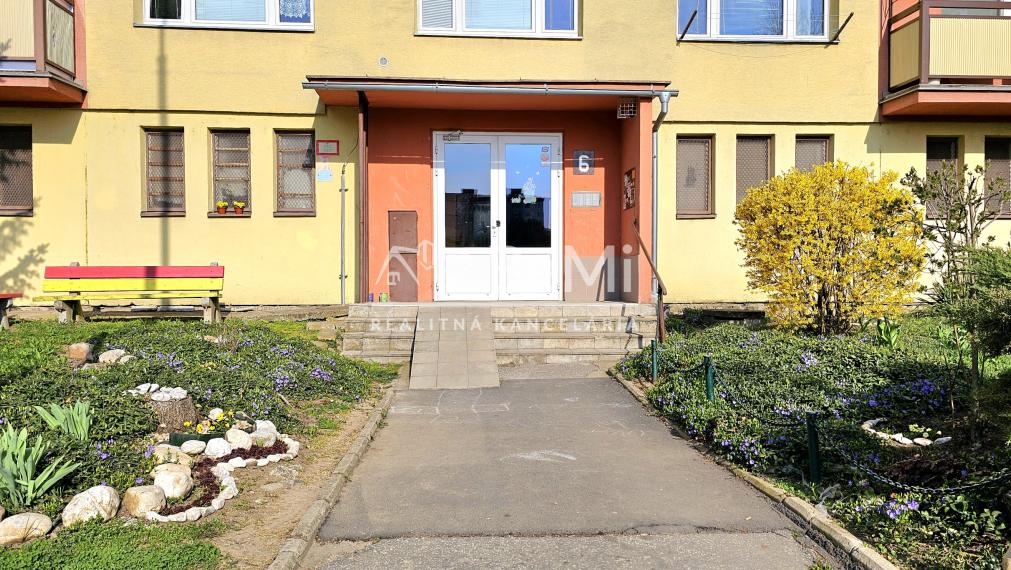 2-IZBOVÝ BYT S BALKÓNOM NA UL.BODONA V RIMAVSKEJ SOBOTE