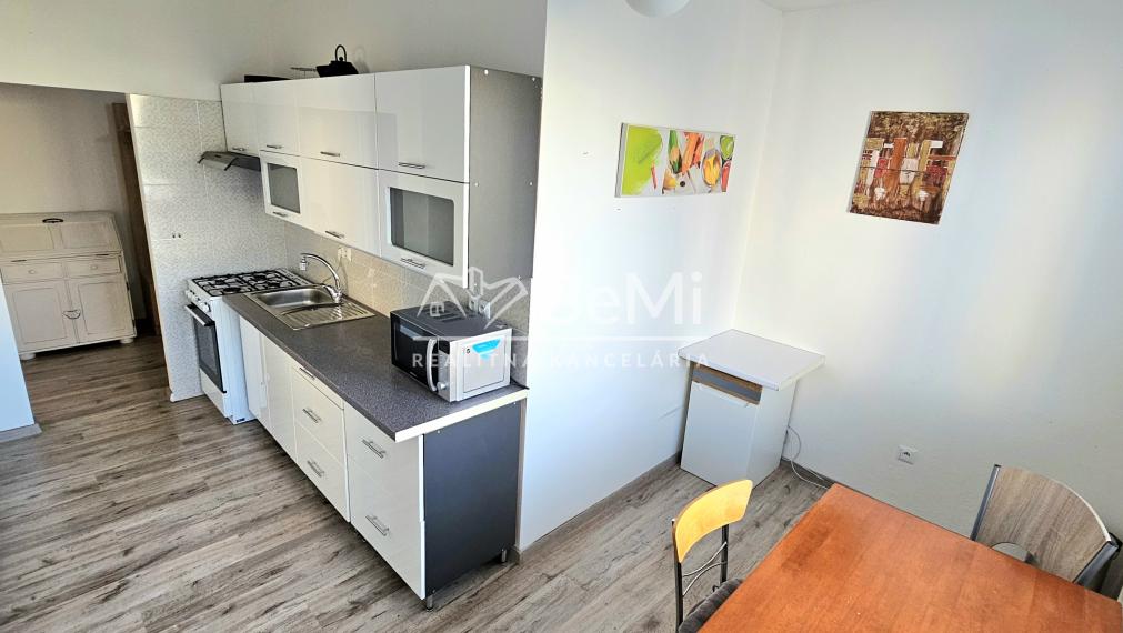 2-IZBOVÝ BYT S BALKÓNOM NA UL.BODONA V RIMAVSKEJ SOBOTE