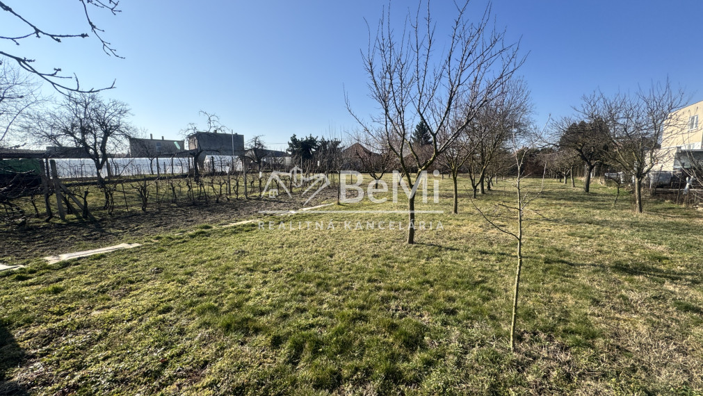 7-izbový rodinný dom, veľká záhrada, garáž, investičná príležitosť - Vinodol