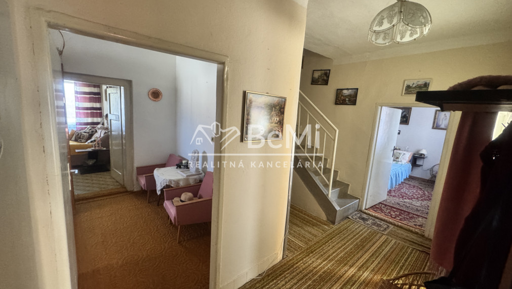 7-izbový rodinný dom, veľká záhrada, garáž, investičná príležitosť - Vinodol