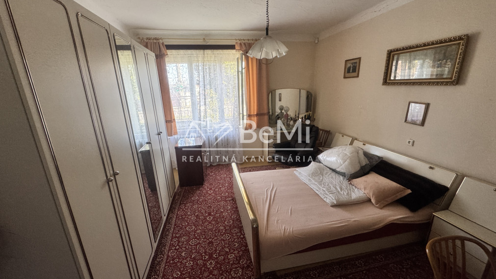 7-izbový rodinný dom, veľká záhrada, garáž, investičná príležitosť - Vinodol