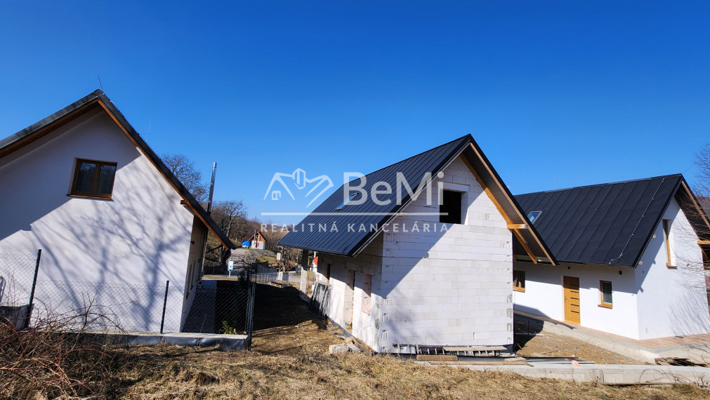 Predaj, moderný 3 izbový rodinný dom - Počúvadlo (005-12-ZOLAa)