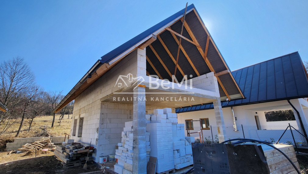 Predaj, moderný 3 izbový rodinný dom - Počúvadlo (005-12-ZOLAa)