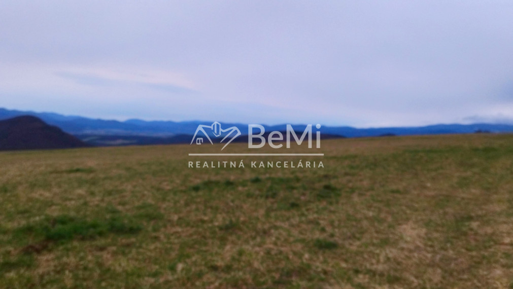 Predaj, slnečný pozemok - Jastrabá (012-14-ZOLA)