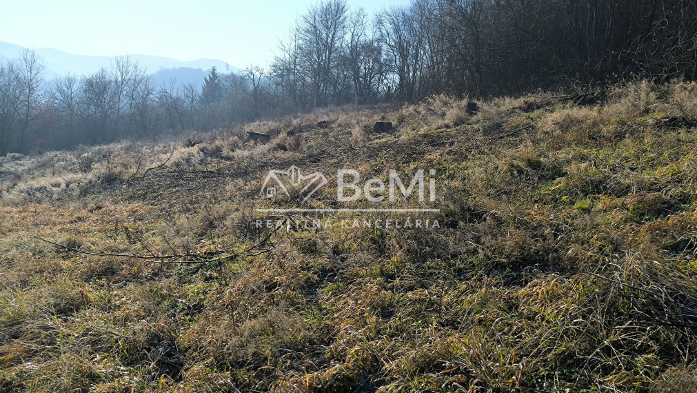 pozemok na výstavbu Považská Bystrica, 833m2