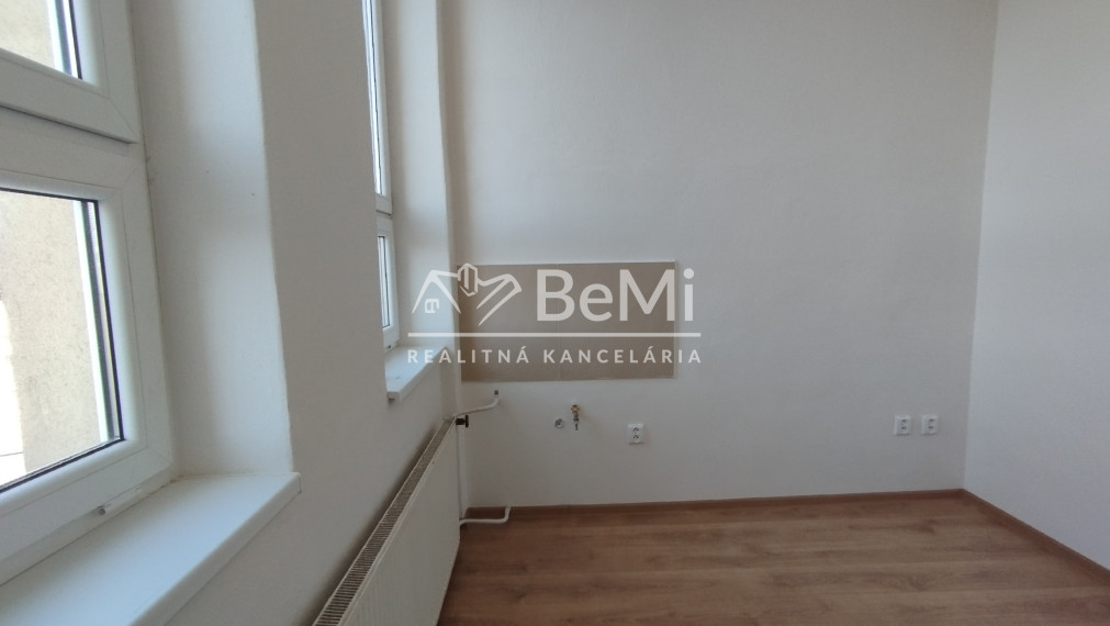 Kancelársky/prevádzkový priestor na prenájom-Lučenec