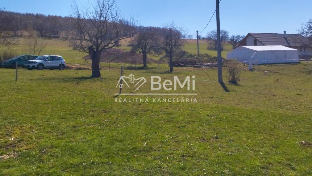 Predaj, unikátny stavebný pozemok - Nová Baňa (016-14-ZOLAa)