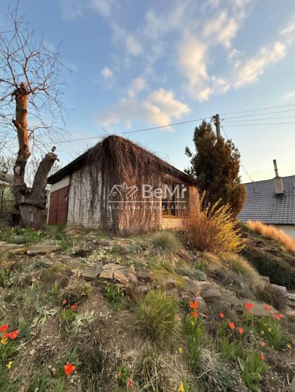 DOM / CHALUPA POD LESOM – JAZIERKO, POZEMOK 5000 m²