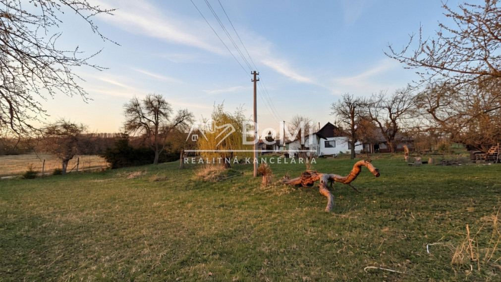 DOM / CHALUPA POD LESOM – JAZIERKO, POZEMOK 5000 m²