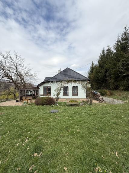 DOM / CHALUPA POD LESOM – JAZIERKO, POZEMOK 5000 m²