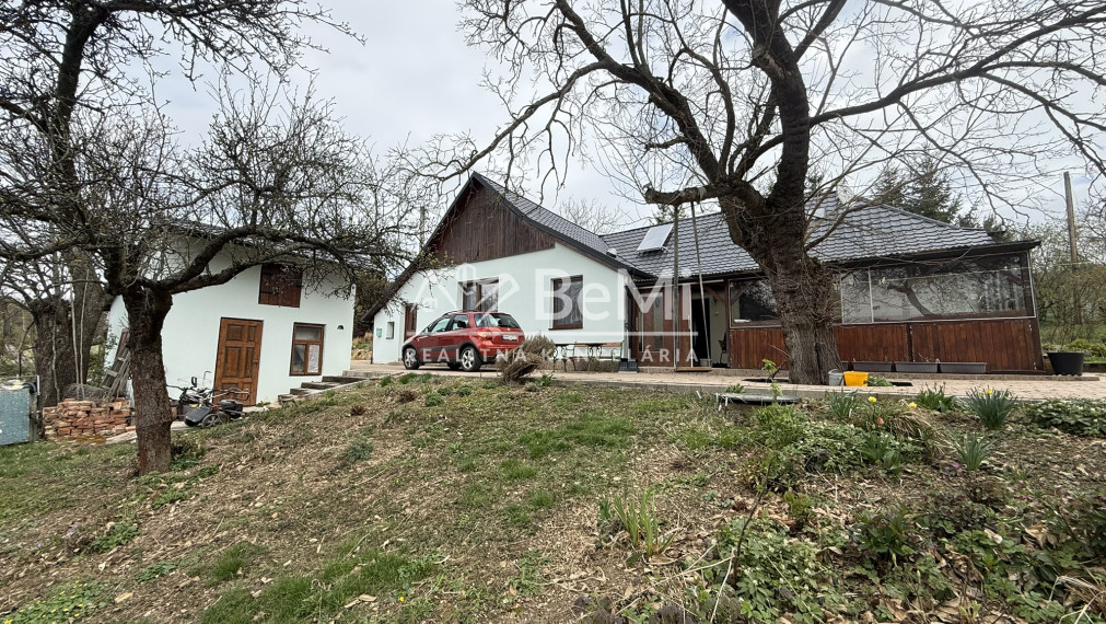 DOM / CHALUPA POD LESOM – JAZIERKO, POZEMOK 5000 m²