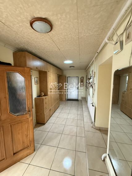 DOM / CHALUPA POD LESOM – JAZIERKO, POZEMOK 5000 m²