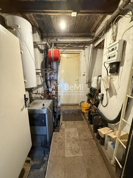 DOM / CHALUPA POD LESOM – JAZIERKO, POZEMOK 5000 m²