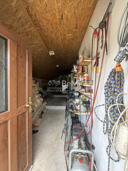 DOM / CHALUPA POD LESOM – JAZIERKO, POZEMOK 5000 m²