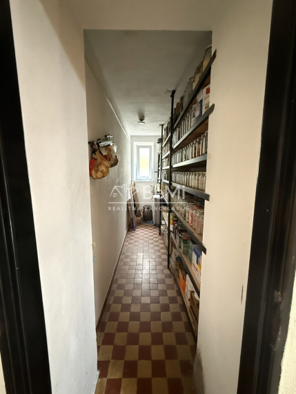 DOM / CHALUPA POD LESOM – JAZIERKO, POZEMOK 5000 m²