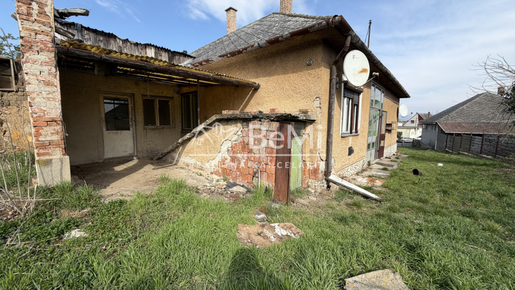 Rodinný dom udržiavaný  v obci Forró 49900,-Eur  PREDAJ