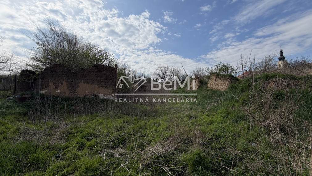 Rodinný dom udržiavaný  v obci Forró 49900,-Eur  PREDAJ