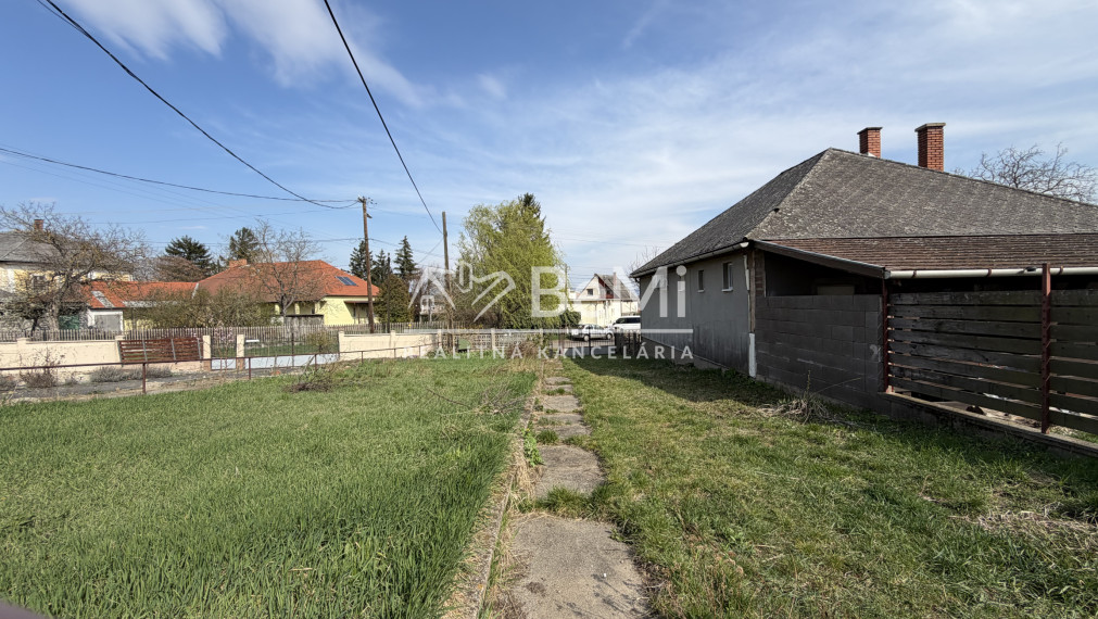 Rodinný dom udržiavaný  v obci Forró 49900,-Eur  PREDAJ