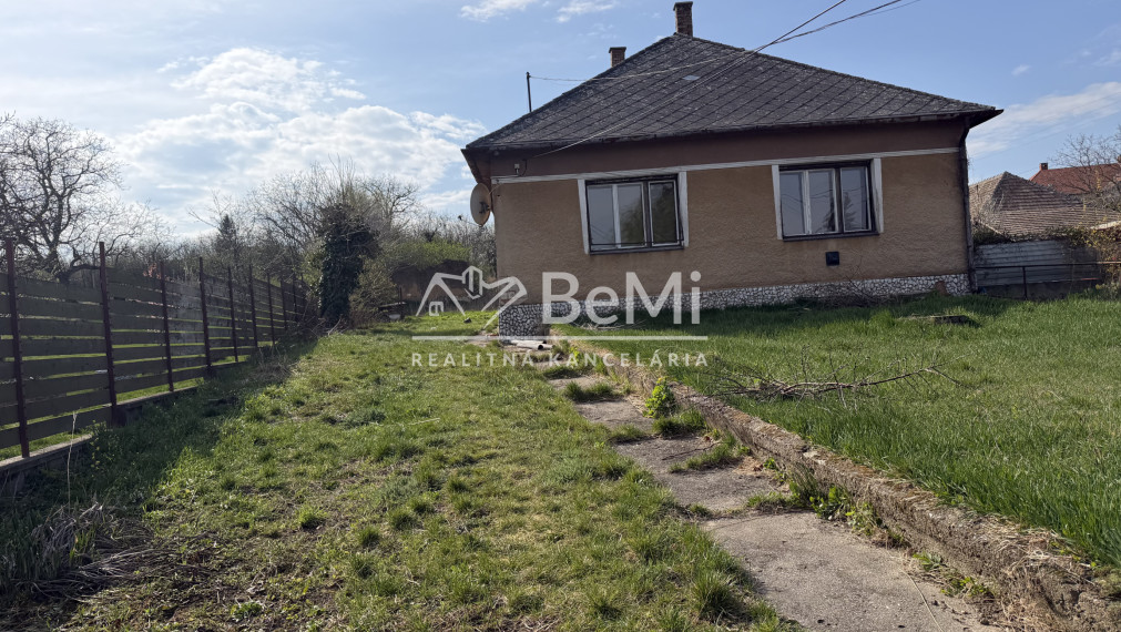 Rodinný dom udržiavaný  v obci Forró 49900,-Eur  PREDAJ
