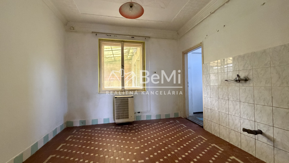 Rodinný dom udržiavaný  v obci Forró 49900,-Eur  PREDAJ