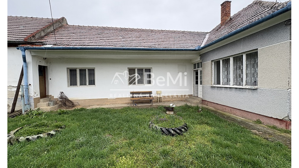 Predaj rodinného domu s garážou Lužany 113-12-ROCHE