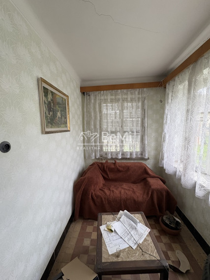Predaj rodinného domu s garážou Lužany 113-12-ROCHE