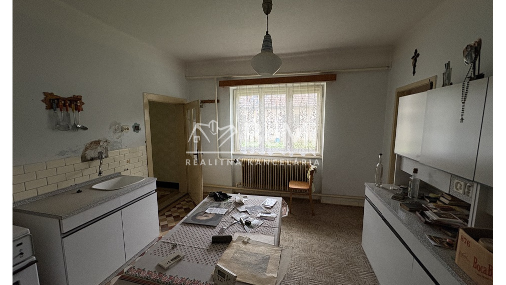 Predaj rodinného domu s garážou Lužany 113-12-ROCHE