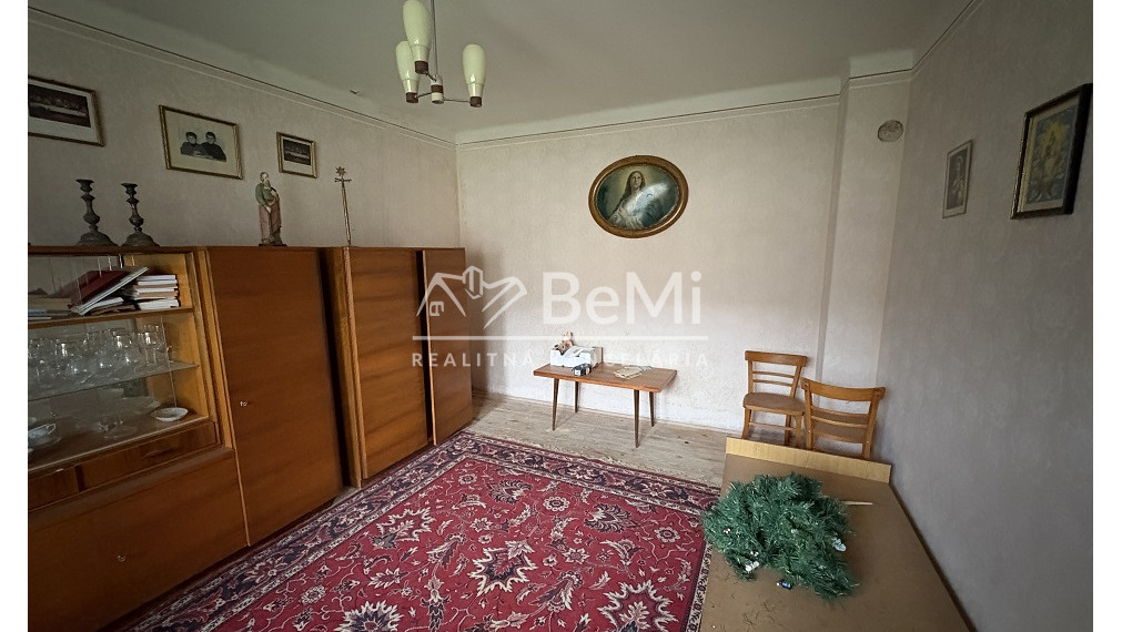 Predaj rodinného domu s garážou Lužany 113-12-ROCHE