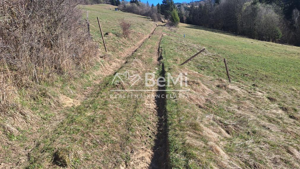 Stavebný pozemok v obci Chlebnice  1649m2 ID: 010-14-STSAa