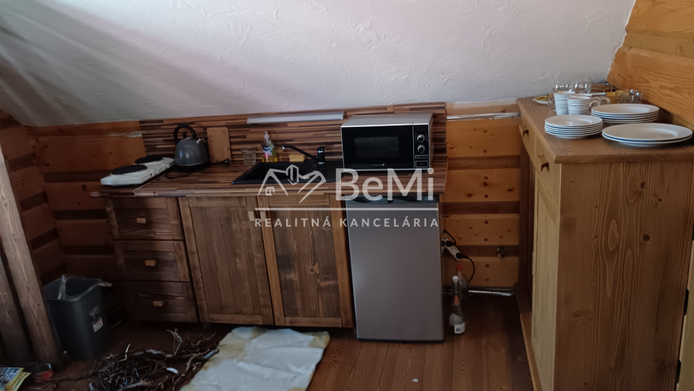 Predaj: Hosp. budova,180m2, Korňa, okres Čadca (254-12-MACH)