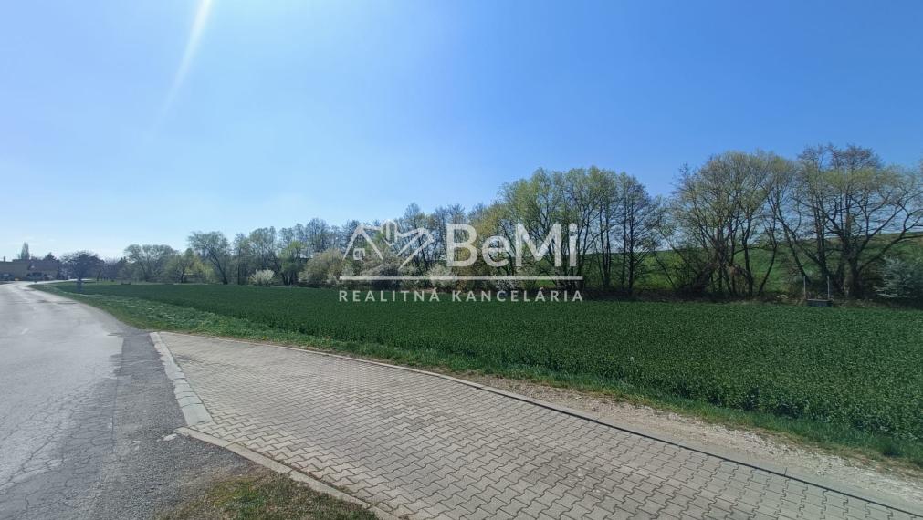 Lukratívny pozemok pre IBV, Bánovce nad Bebravou, 7297m2. 013-14-RAKOa