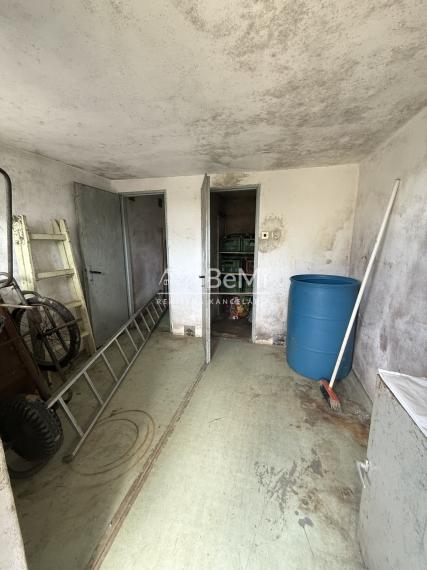 Záhrada s chatou na okraji Starej Turej – pokoj a súkromie