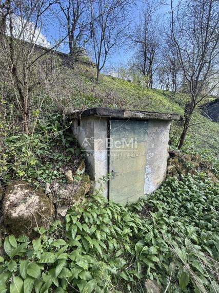 Záhrada s chatou na okraji Starej Turej – pokoj a súkromie