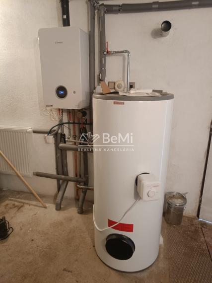 Zrekonštruovaný 3-izbový RD, Mýtna N. Ves, úplne sebestačný. 014-12-RAKOa