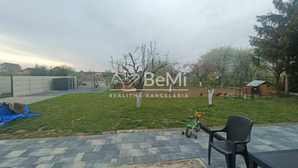 Zrekonštruovaný 3-izbový RD, Mýtna N. Ves, úplne sebestačný. 014-12-RAKOa