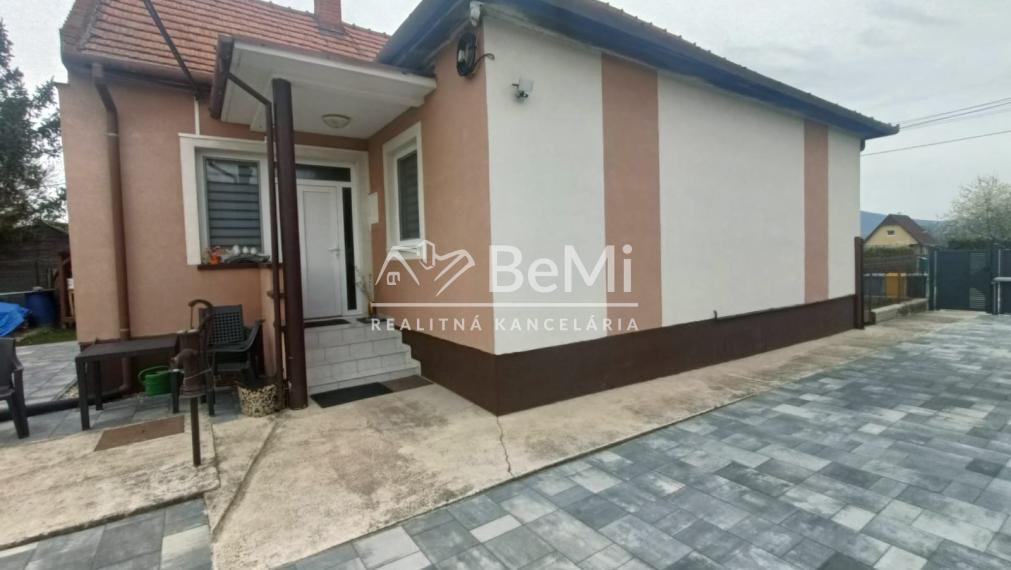 Zrekonštruovaný 3-izbový RD, Mýtna N. Ves, úplne sebestačný. 014-12-RAKOa