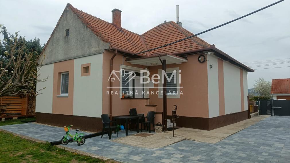 Zrekonštruovaný 3-izbový RD, Mýtna N. Ves, úplne sebestačný. 014-12-RAKOa