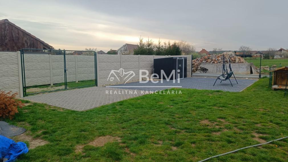 Zrekonštruovaný 3-izbový RD, Mýtna N. Ves, úplne sebestačný. 014-12-RAKOa