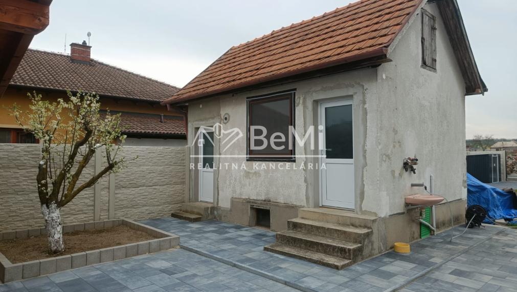 Zrekonštruovaný 3-izbový RD, Mýtna N. Ves, úplne sebestačný. 014-12-RAKOa