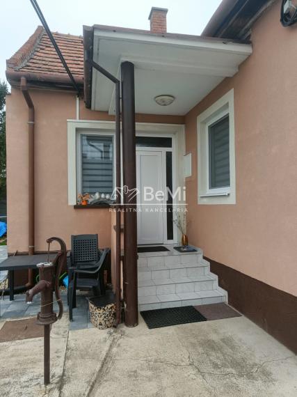 Zrekonštruovaný 3-izbový RD, Mýtna N. Ves, úplne sebestačný. 014-12-RAKOa