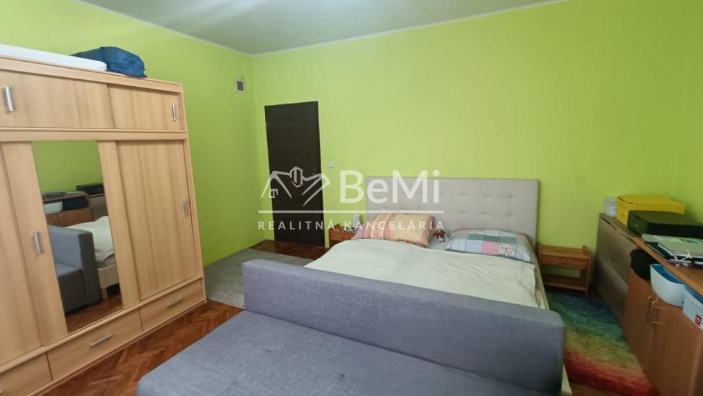 Zrekonštruovaný 3-izbový RD, Mýtna N. Ves, úplne sebestačný. 014-12-RAKOa