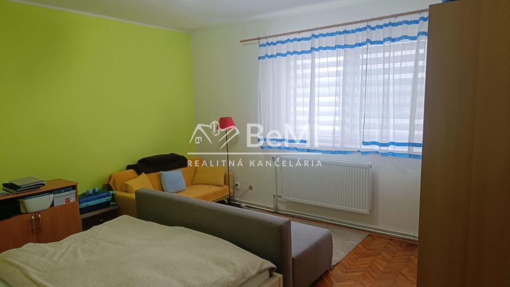 Zrekonštruovaný 3-izbový RD, Mýtna N. Ves, úplne sebestačný. 014-12-RAKOa