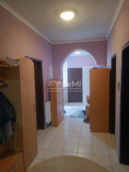 Zrekonštruovaný 3-izbový RD, Mýtna N. Ves, úplne sebestačný. 014-12-RAKOa