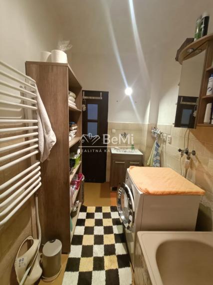 Zrekonštruovaný 3-izbový RD, Mýtna N. Ves, úplne sebestačný. 014-12-RAKOa