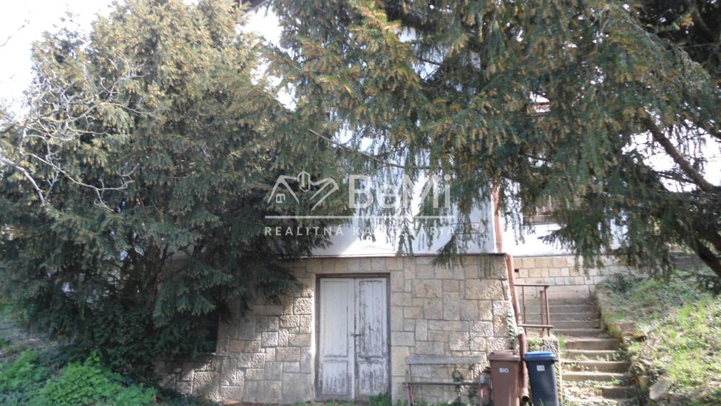 NR - RD  Zobor, dobrá lokalita, starší rodinný dom, 13árov,