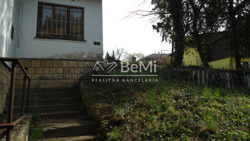 NR - RD  Zobor, dobrá lokalita, starší rodinný dom, 13árov,