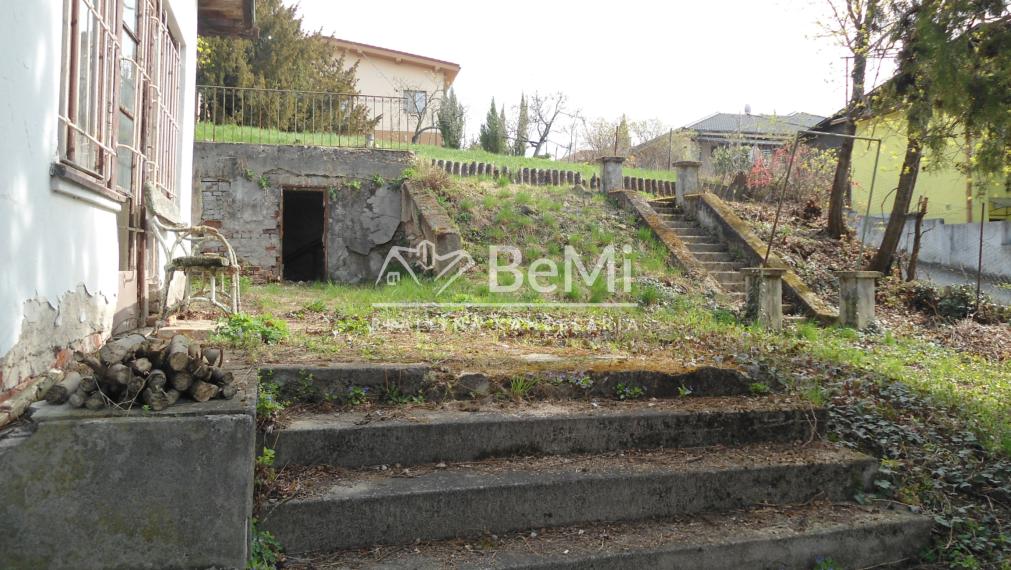 NR - RD  Zobor, dobrá lokalita, starší rodinný dom, 13árov,