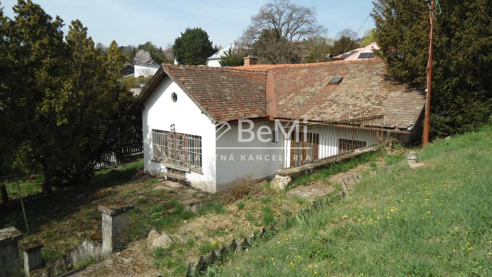 NR - RD  Zobor, dobrá lokalita, starší rodinný dom, 13árov,